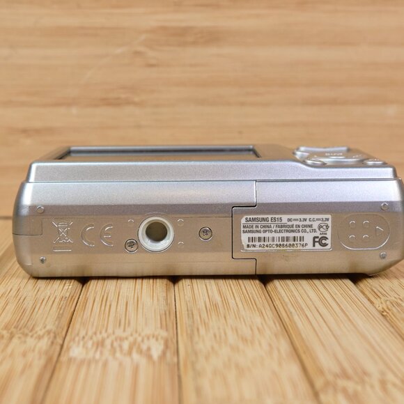 Samsung ES15 10.2MP Compact Digital Camera, 3X Optical Zoom, Silver - Picture 7 of 8